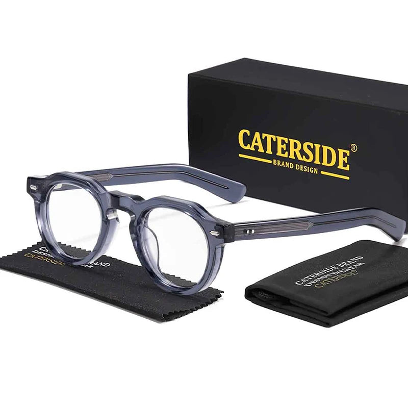 Lunettes rondes transparentes bleues Caterside avec étui et chiffonnette sur fond blanc