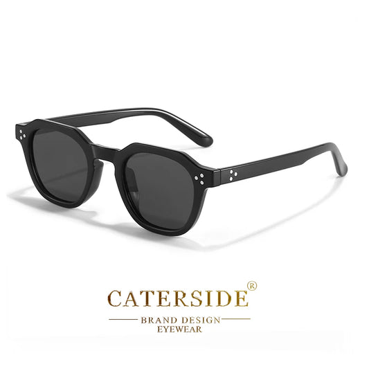 Lunettes de soleil noires CaterSide design carré élégant avec verres foncés et détails argentés