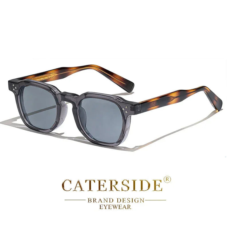 Lunettes de soleil Carrées CATER SIDE avec monture grise transparente et branches écaille marron