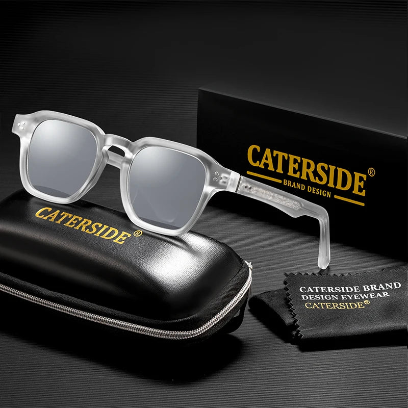 Lunettes de soleil transparentes Caterside avec étui noir et chiffon de nettoyage sur fond sombre