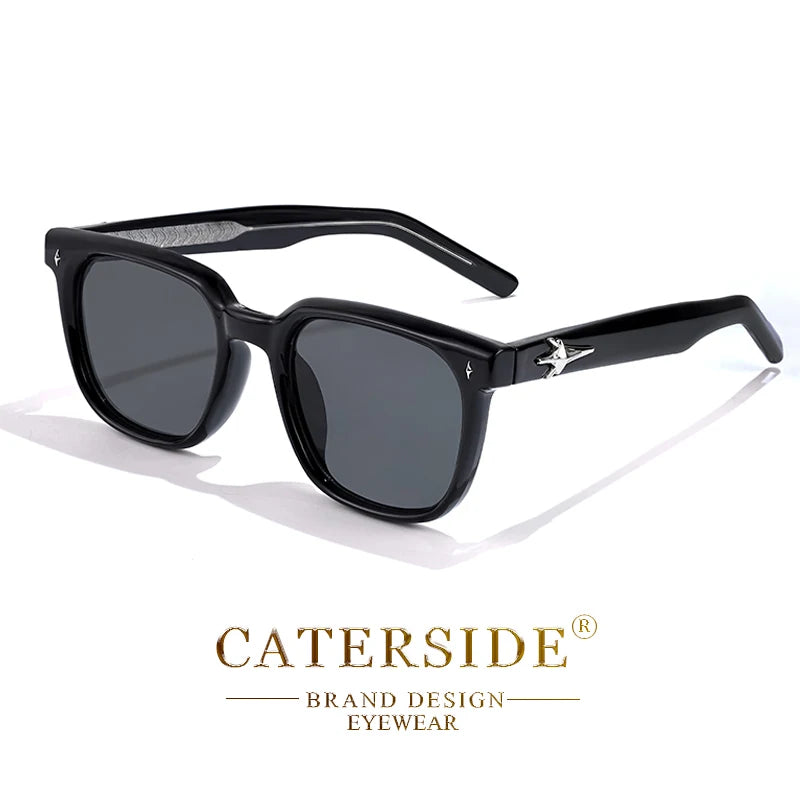 Lunettes de soleil noires Carrées CATERISIDE avec verres teintés et logo métallique argenté